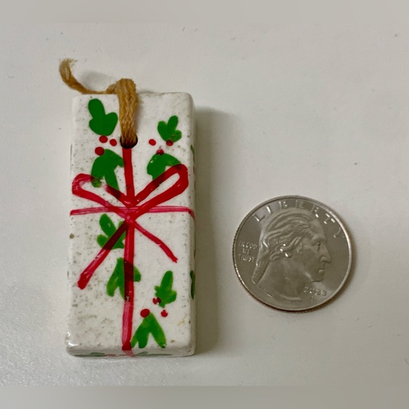 Mid Century Post WWII Japan Antique Glazed Ceramic Christmas Present Ornament - Picture 4 of 12